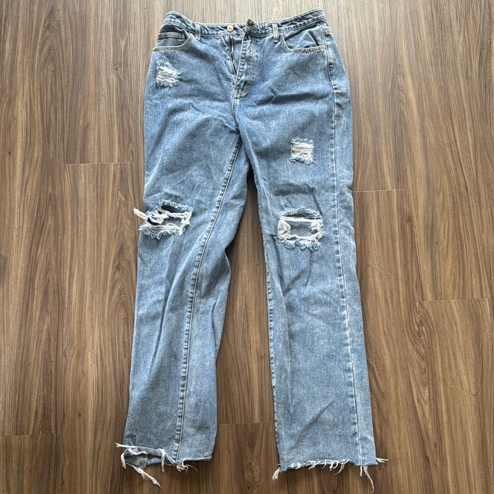 Pretty Little Thing Distressed Blue Jeans